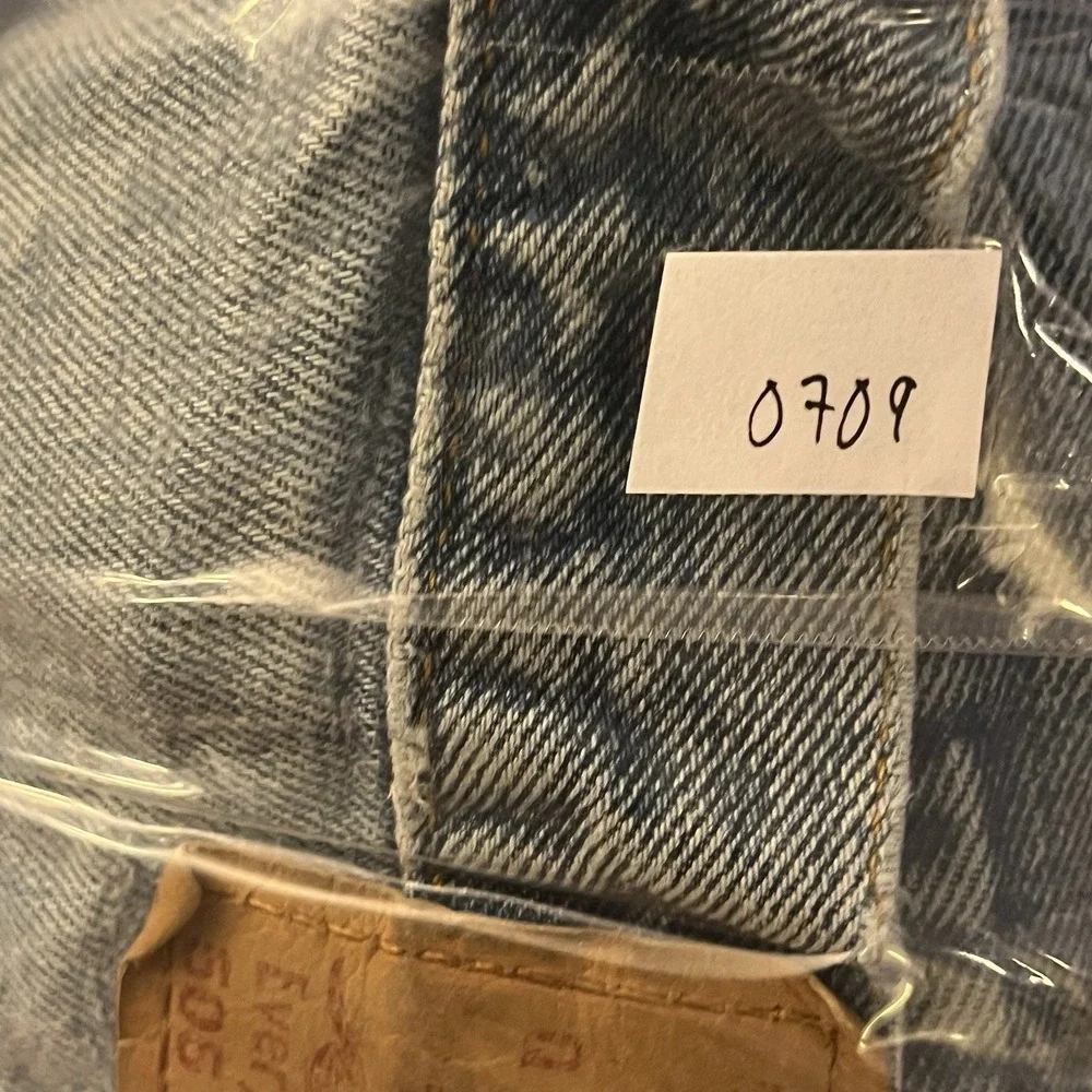 Vintage Levis Jeans Mens 38x32 Blue Y2K Faded Denim Pant 505 Straight Distressed